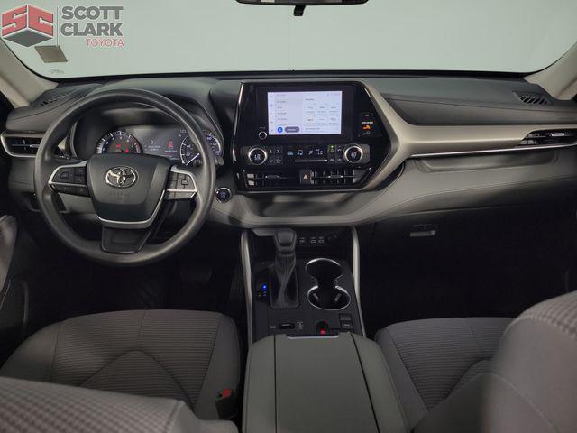 Photo of 2023 Midnight Black Metallic Toyota Highlander
