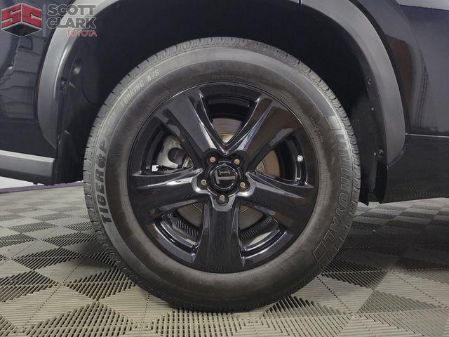 Photo of 2023 Midnight Black Metallic Toyota Highlander