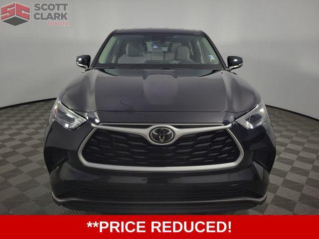 Photo of 2023 Midnight Black Metallic Toyota Highlander