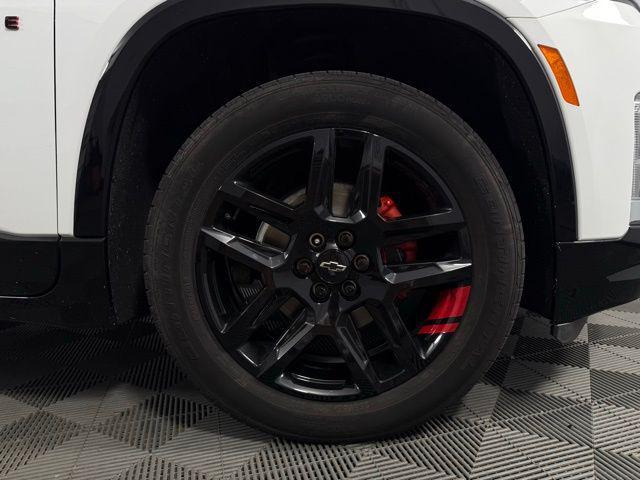 Photo of 2023 Summit White Chevrolet Traverse