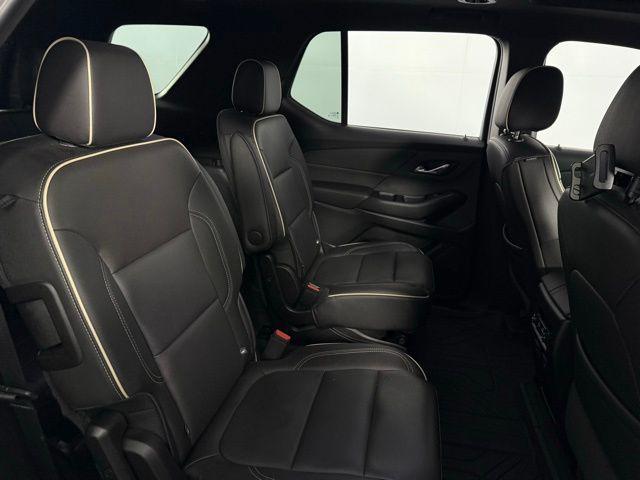 Photo of 2023 Summit White Chevrolet Traverse