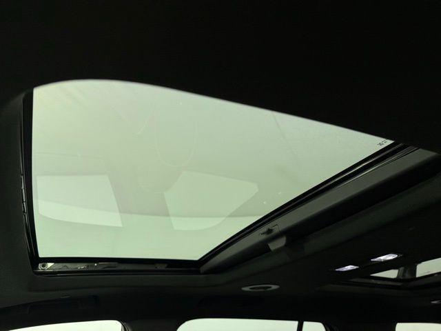 Photo of 2023 Summit White Chevrolet Traverse