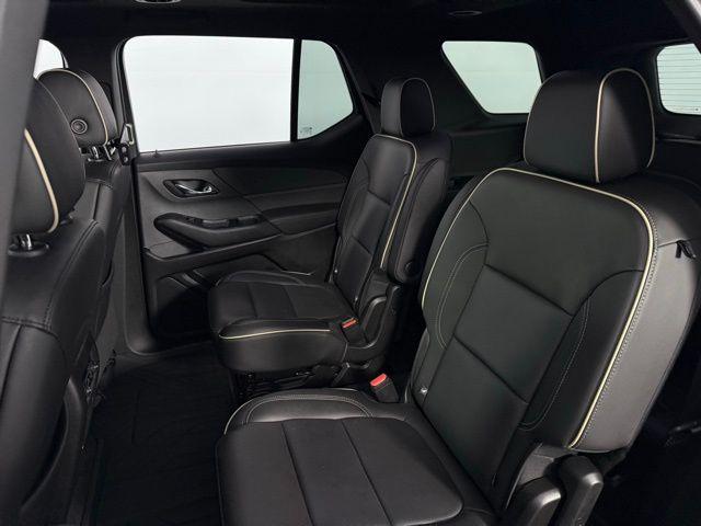 Photo of 2023 Summit White Chevrolet Traverse
