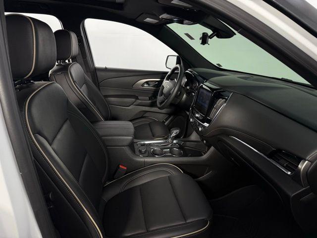 Photo of 2023 Summit White Chevrolet Traverse