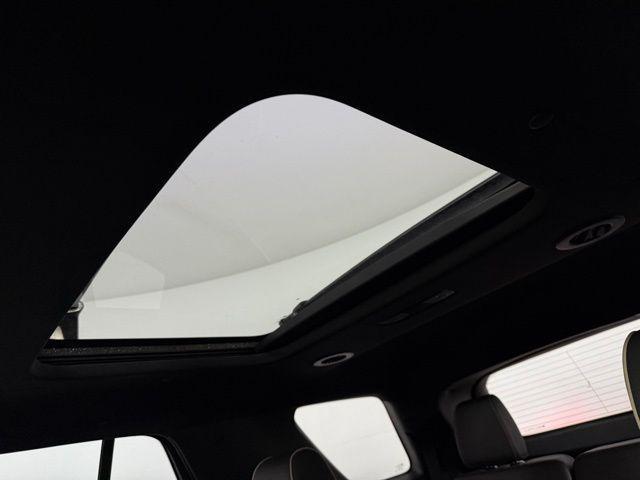 Photo of 2023 Summit White Chevrolet Traverse
