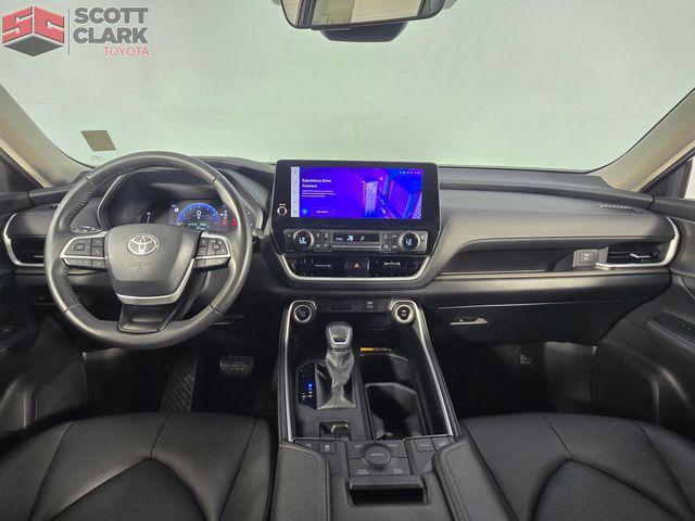 Photo of 2024 Midnight Black Toyota Grand Highlander