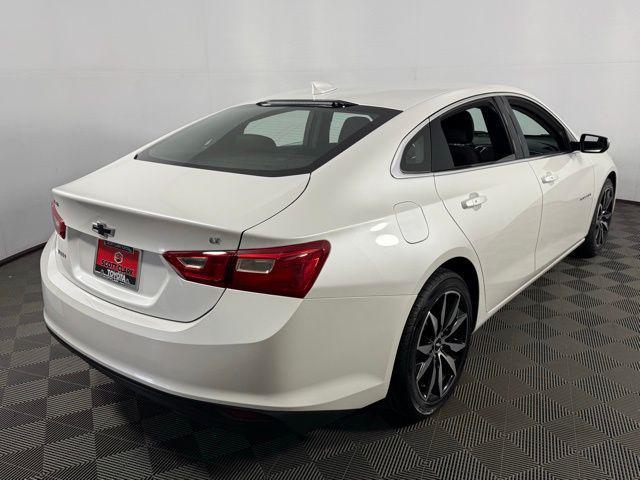 Photo of 2018 Iridescent Pearl Tricoat Chevrolet Malibu