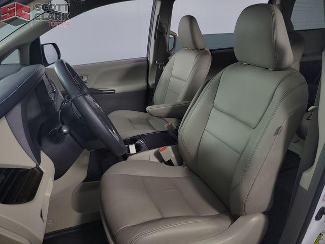 Photo of 2018 Blizzard Pearl Toyota Sienna