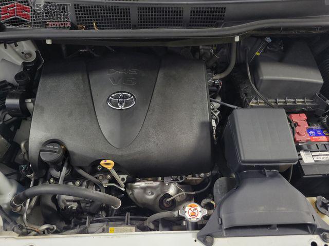 Photo of 2018 Blizzard Pearl Toyota Sienna