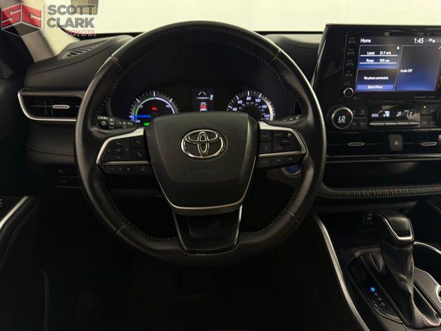 Photo of 2022 Celestial Silver Toyota Highlander Hybrid