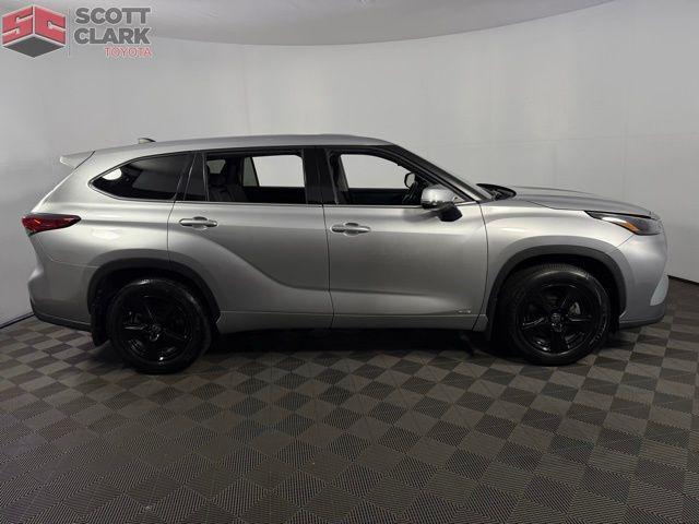 Photo of 2022 Celestial Silver Toyota Highlander Hybrid