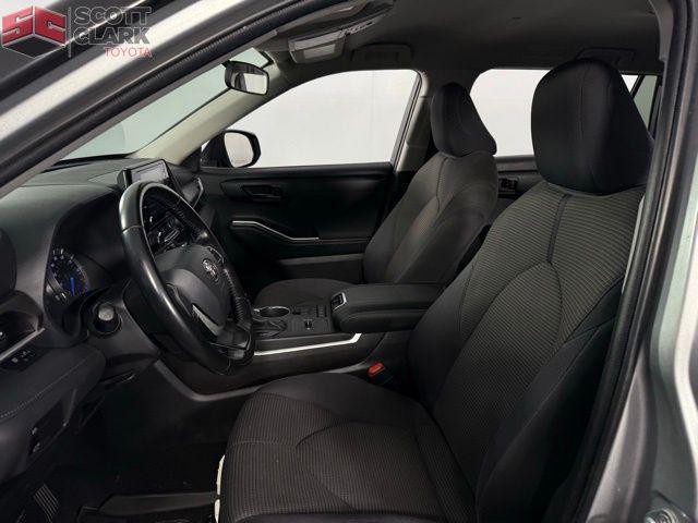 Photo of 2022 Celestial Silver Toyota Highlander Hybrid