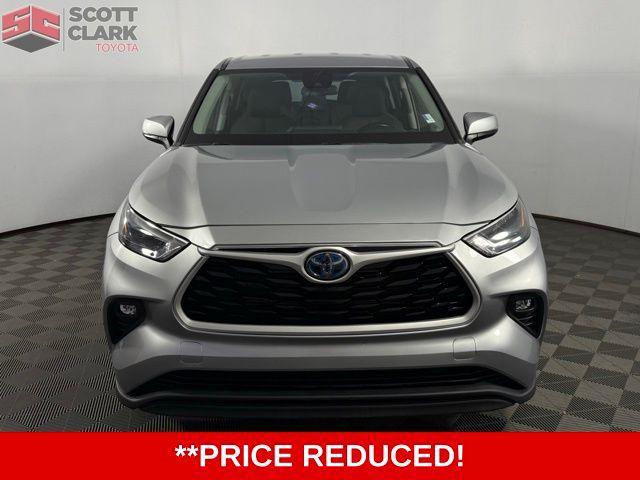 Photo of 2022 Celestial Silver Toyota Highlander Hybrid