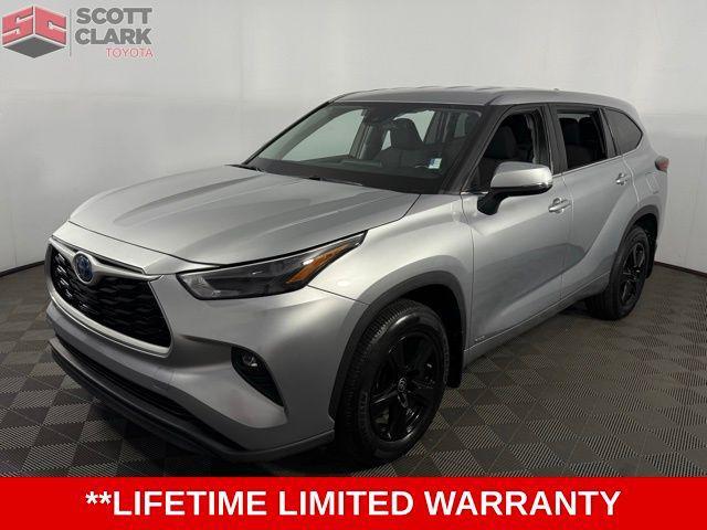 Photo of 2022 Celestial Silver Toyota Highlander Hybrid