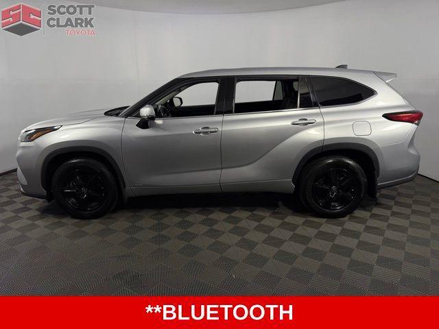 Photo of 2022 Celestial Silver Toyota Highlander Hybrid