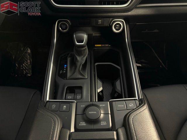 Photo of 2024 Midnight Black Metallic Toyota Grand Highlander
