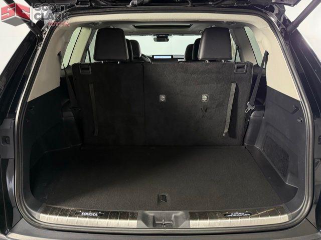 Photo of 2024 Midnight Black Metallic Toyota Grand Highlander