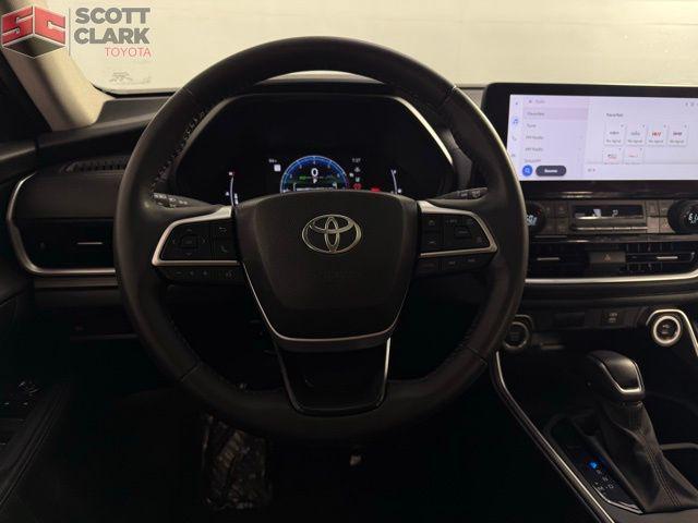 Photo of 2024 Midnight Black Metallic Toyota Grand Highlander