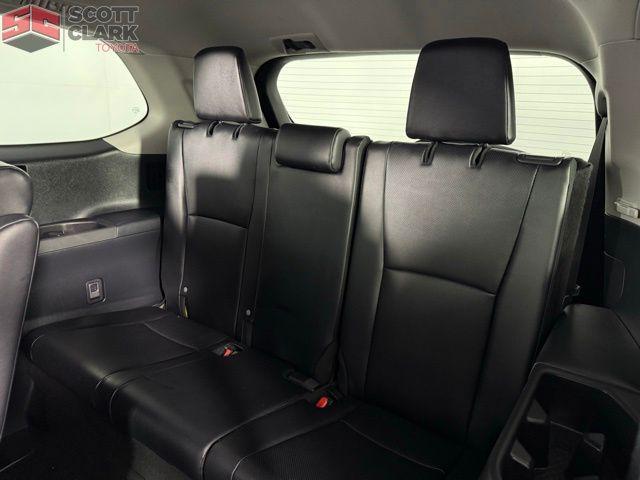 Photo of 2024 Midnight Black Metallic Toyota Grand Highlander