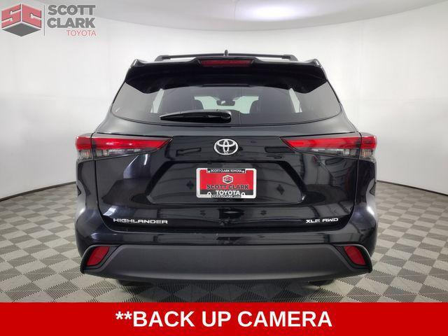 Photo of 2023 Midnight Black Metallic Toyota Highlander