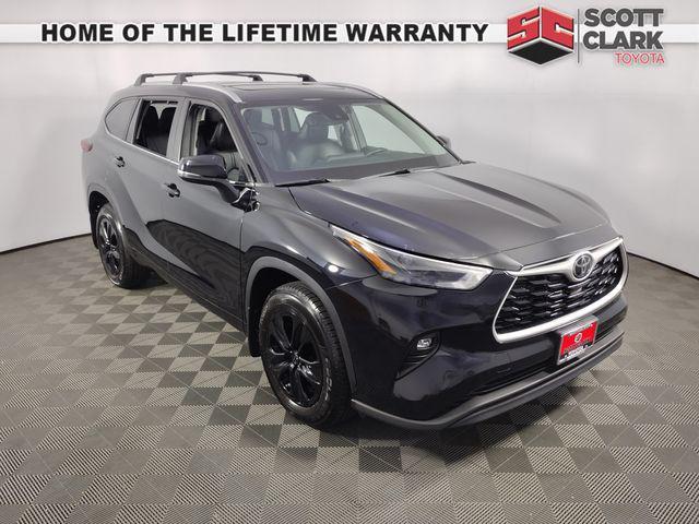Photo of 2023 Midnight Black Metallic Toyota Highlander