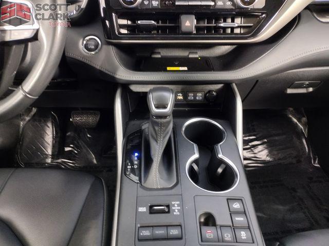 Photo of 2023 Midnight Black Metallic Toyota Highlander
