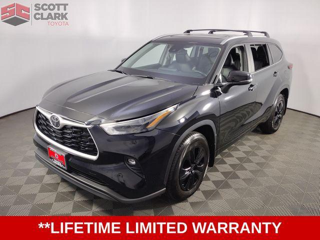 Photo of 2023 Midnight Black Metallic Toyota Highlander