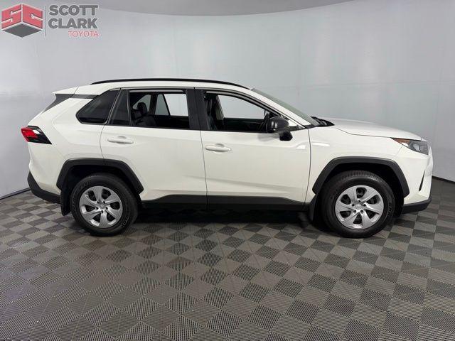 Photo of 2019 Super White Toyota RAV4