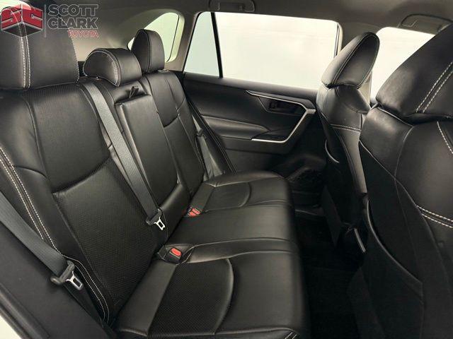 Photo of 2019 Super White Toyota RAV4