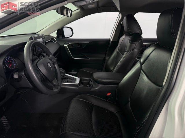 Photo of 2019 Super White Toyota RAV4