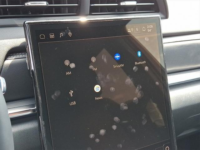 Photo of 2026 Summit White GMC Terrain