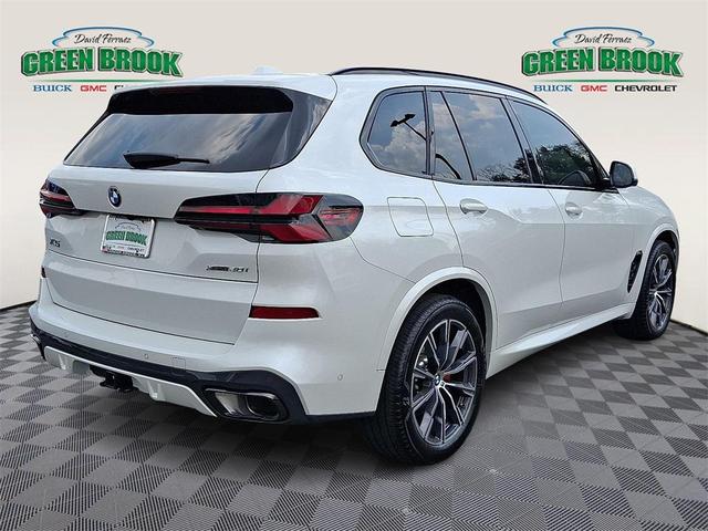 Photo of 2024 Mineral White Metallic BMW X5