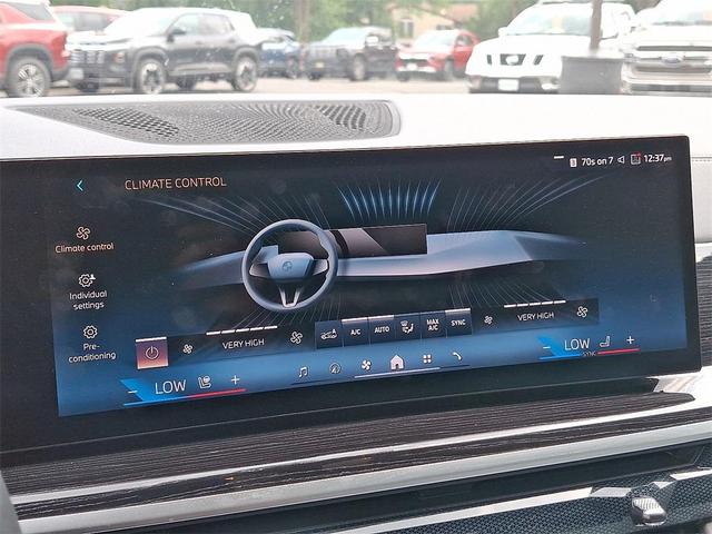 Photo of 2024 Mineral White Metallic BMW X5