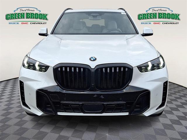 Photo of 2024 Mineral White Metallic BMW X5