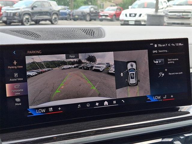 Photo of 2024 Mineral White Metallic BMW X5