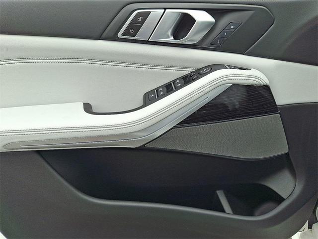 Photo of 2024 Mineral White Metallic BMW X5