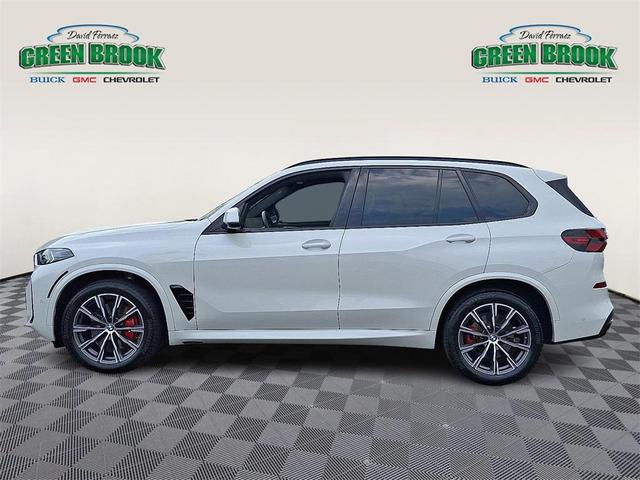 Photo of 2024 Mineral White Metallic BMW X5