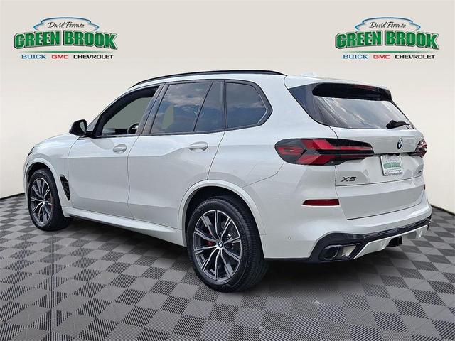 Photo of 2024 Mineral White Metallic BMW X5