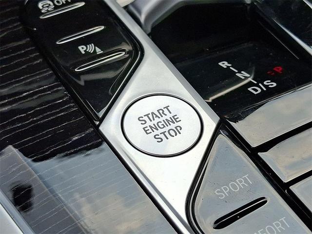 Photo of 2024 Mineral White Metallic BMW X5