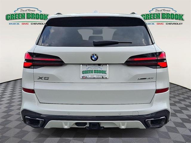 Photo of 2024 Mineral White Metallic BMW X5