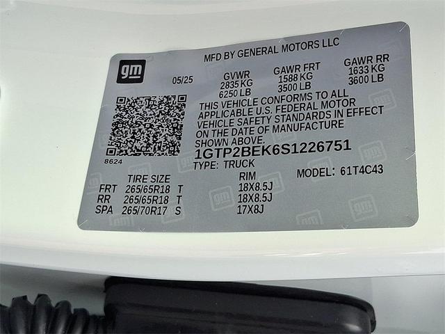 Photo of 2025 Summit White GMC Canyon