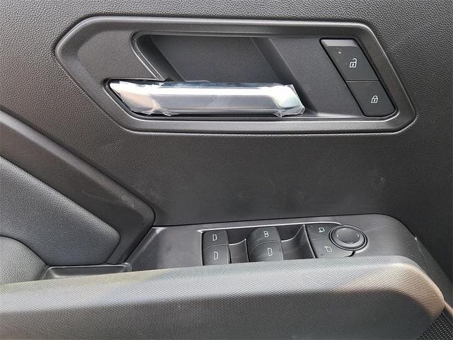 Photo of 2025 Summit White GMC Canyon