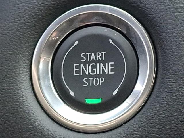 Photo of 2025 Summit White GMC Canyon