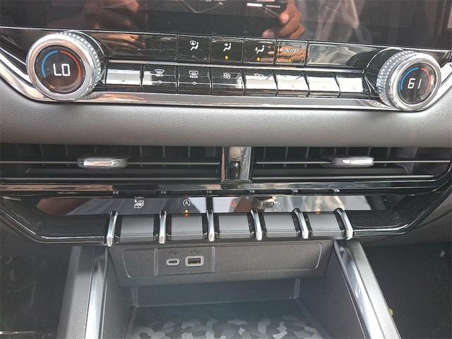 Photo of 2025 Summit White GMC Canyon