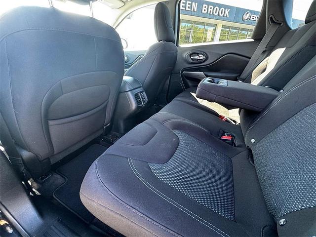 Photo of 2019 Diamond Black Crystal Pearlcoat Jeep Cherokee