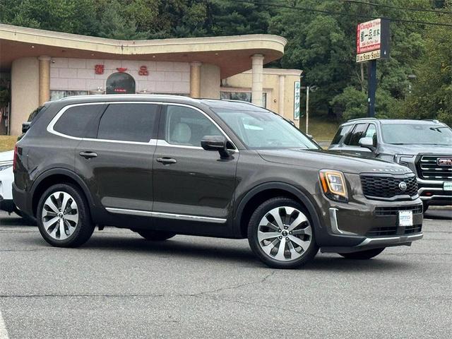 Photo of 2021 Dark Moss Kia Telluride