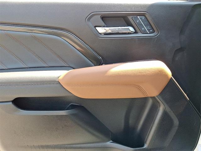Photo of 2024 Summit White GMC Canyon