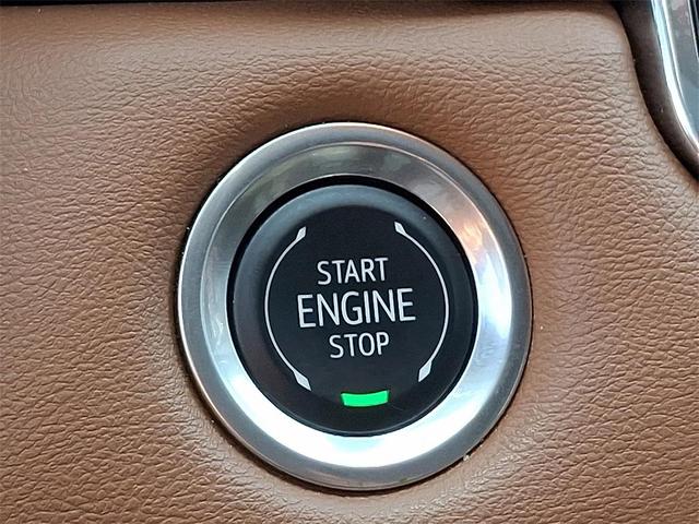 Photo of 2024 Summit White GMC Canyon