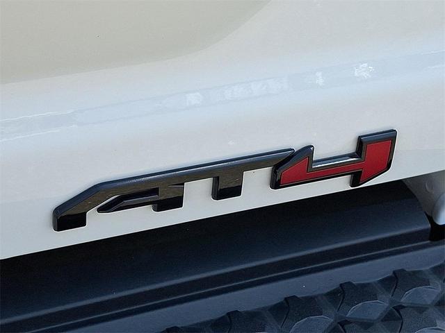 Photo of 2024 Summit White GMC Canyon