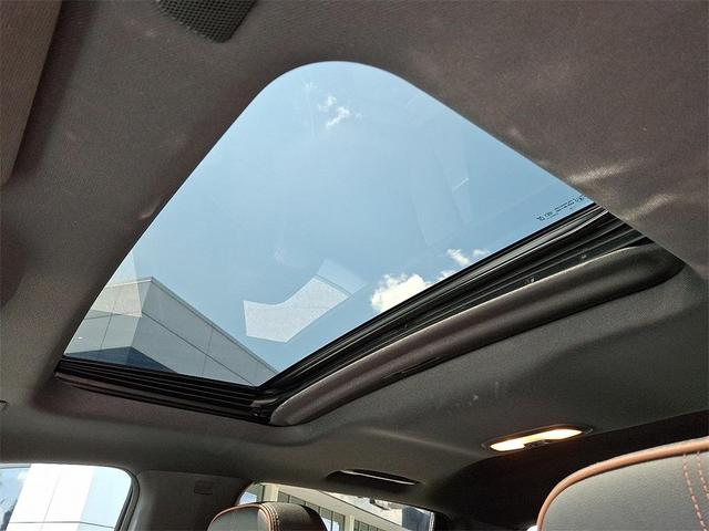 Photo of 2024 Summit White GMC Canyon
